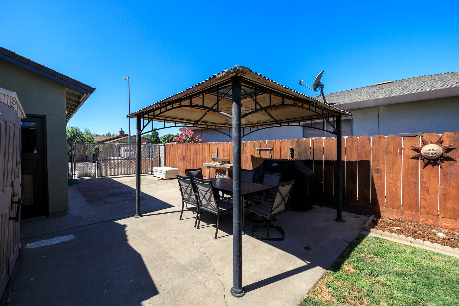 600 Zinfandel Dr, Escalon, CA 95320