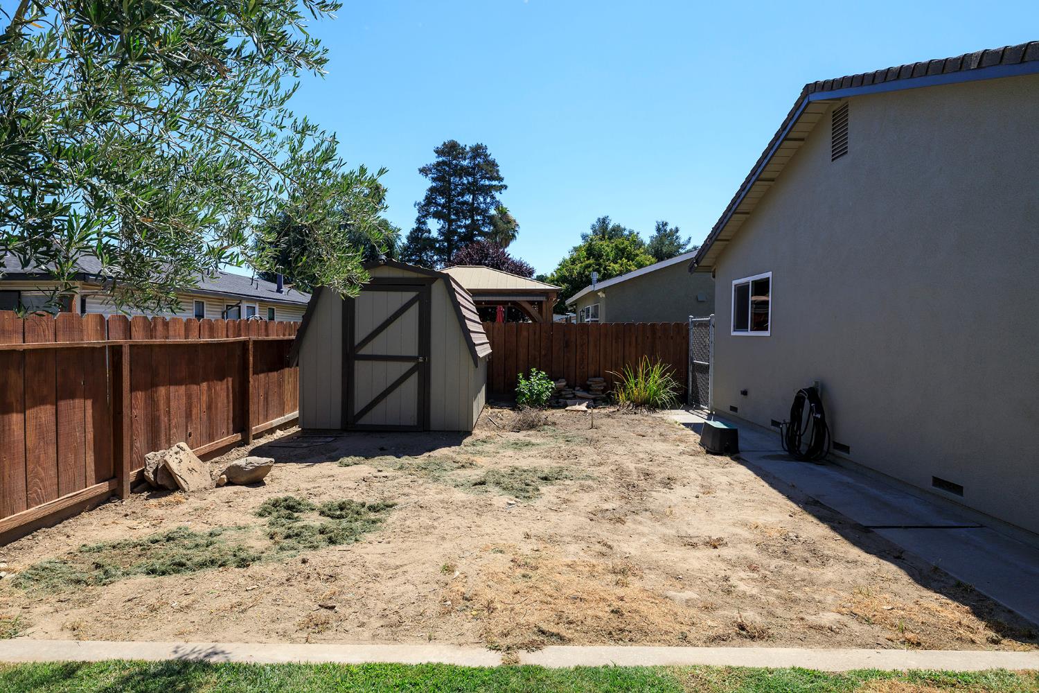 600 Zinfandel Dr, Escalon, CA 95320