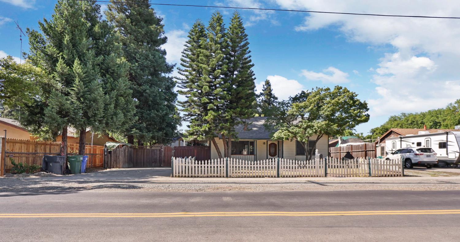 916 Elm Ave, Modesto, CA 95354