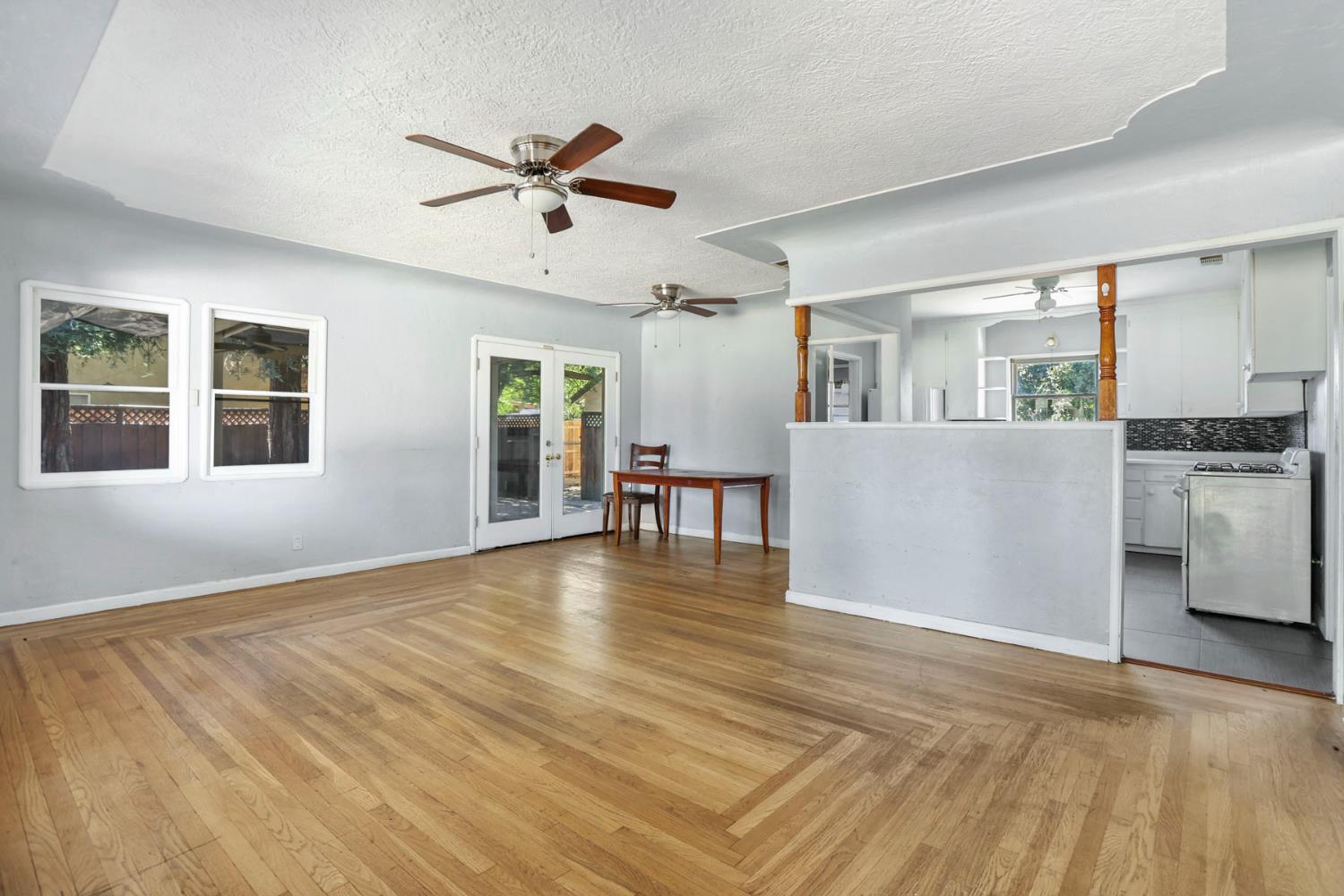 916 Elm Ave, Modesto, CA 95354