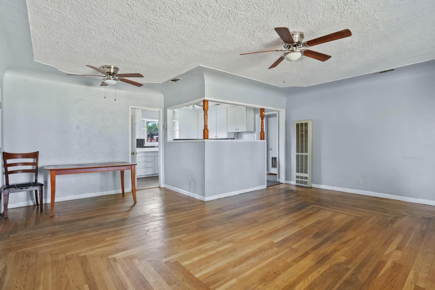 916 Elm Ave, Modesto, CA 95354