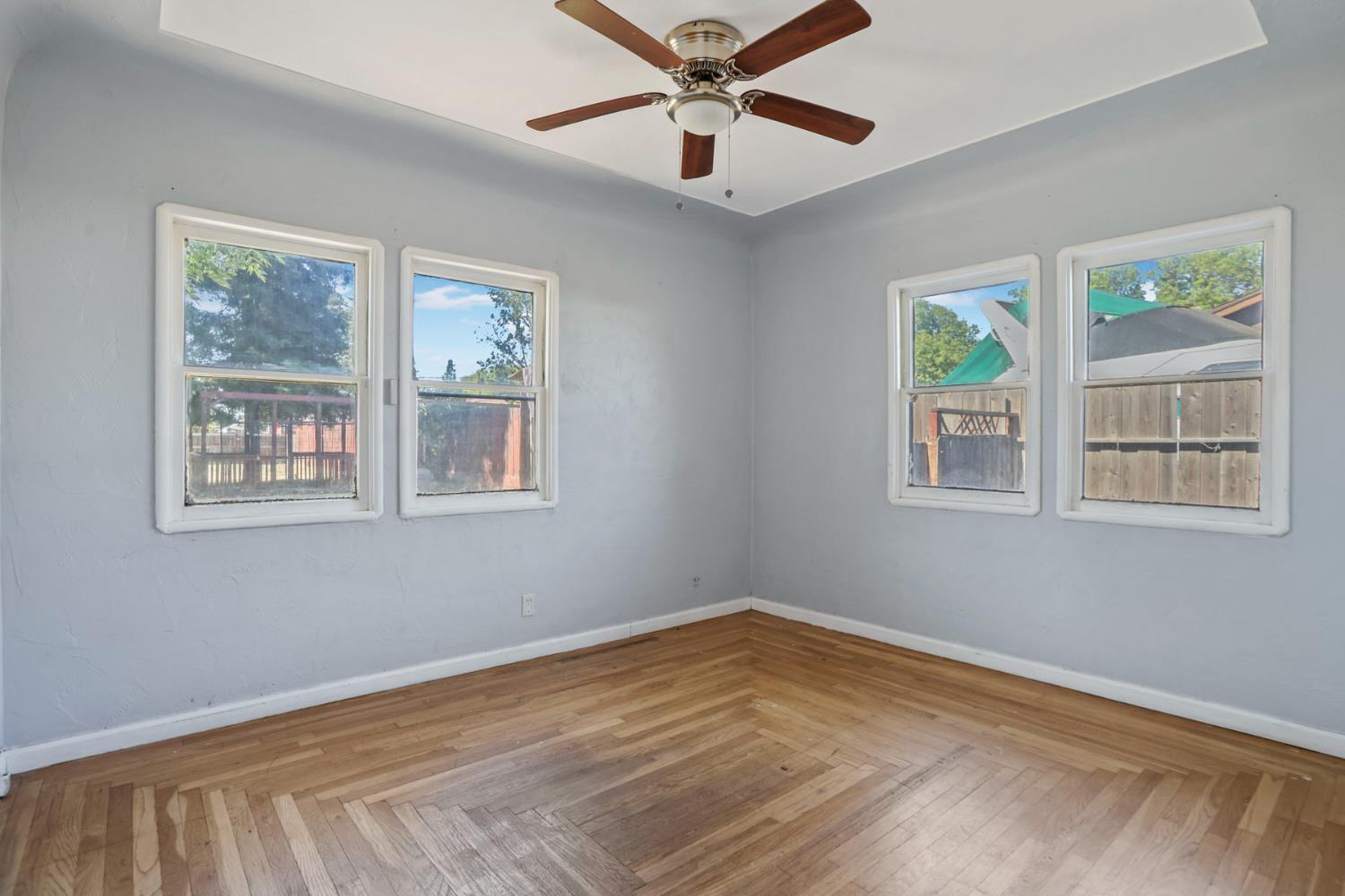 916 Elm Ave, Modesto, CA 95354