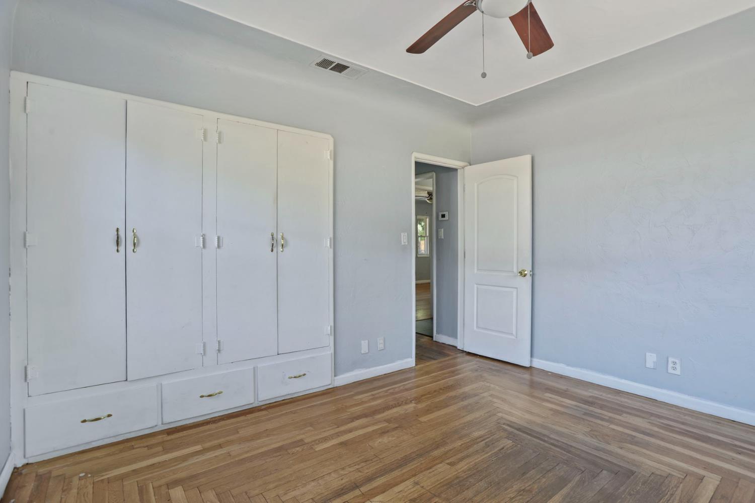 916 Elm Ave, Modesto, CA 95354