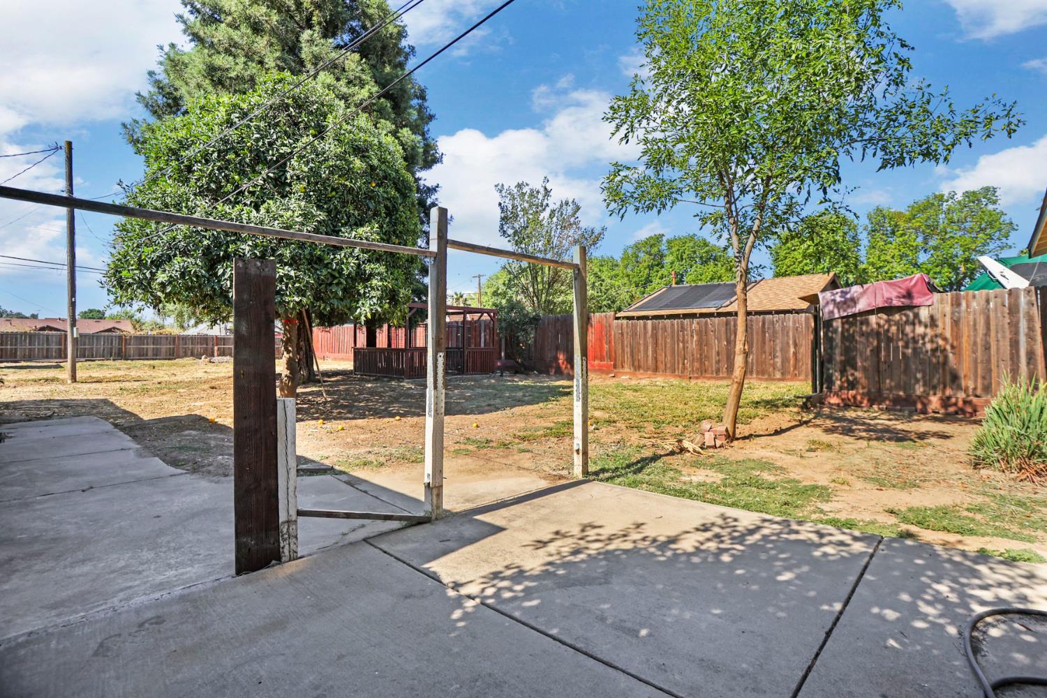 916 Elm Ave, Modesto, CA 95354