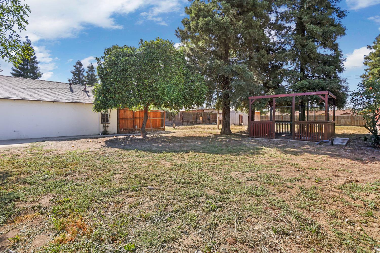 916 Elm Ave, Modesto, CA 95354