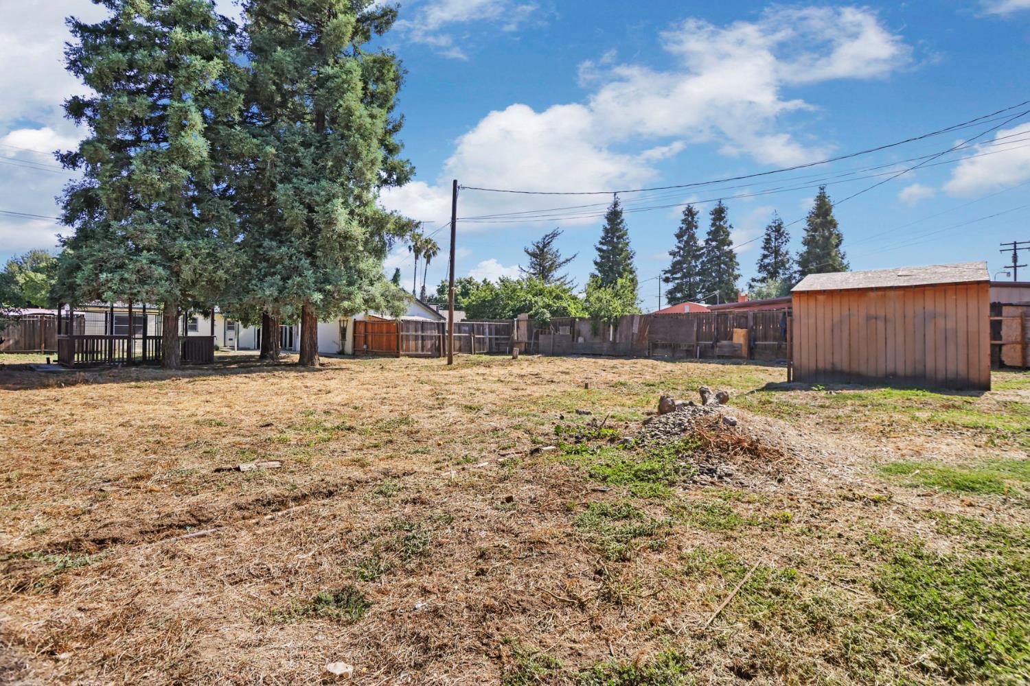 916 Elm Ave, Modesto, CA 95354