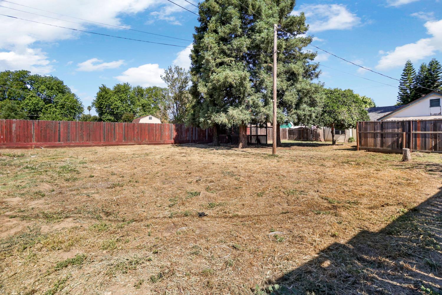 916 Elm Ave, Modesto, CA 95354