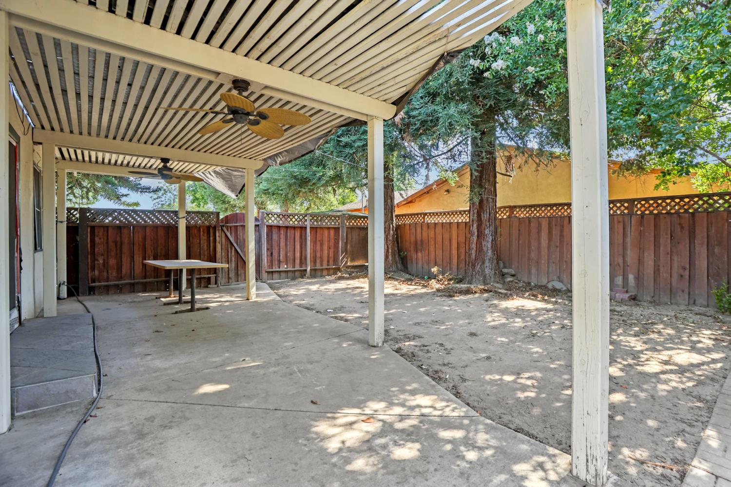 916 Elm Ave, Modesto, CA 95354