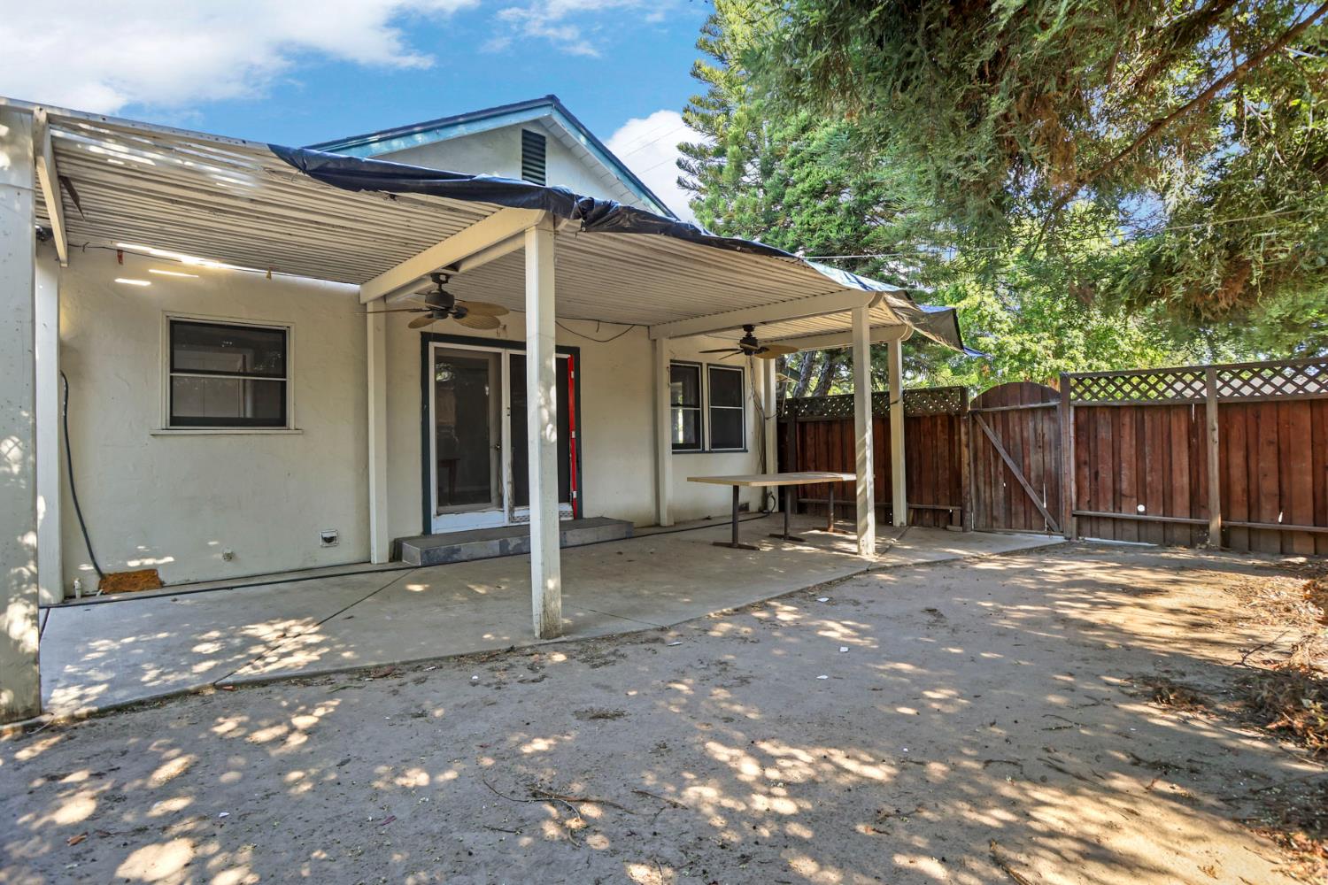 916 Elm Ave, Modesto, CA 95354