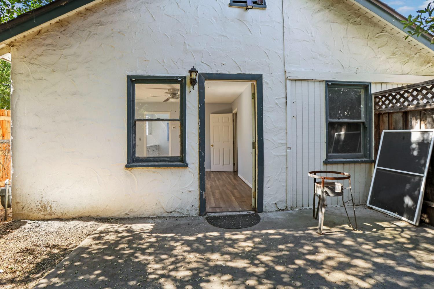 916 Elm Ave, Modesto, CA 95354
