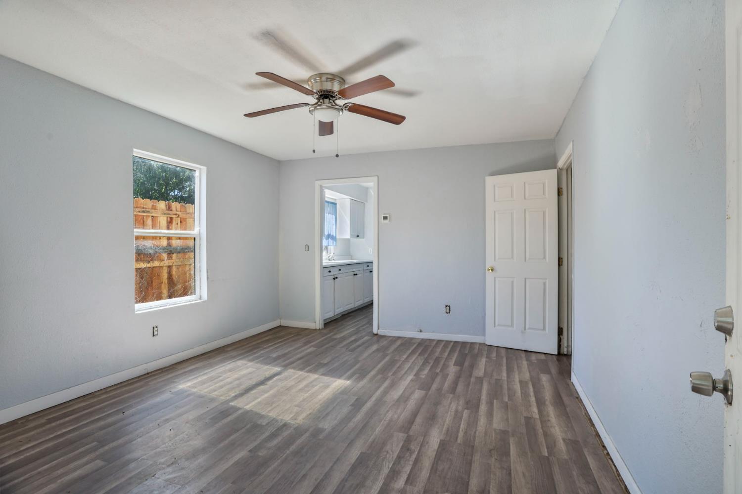 916 Elm Ave, Modesto, CA 95354