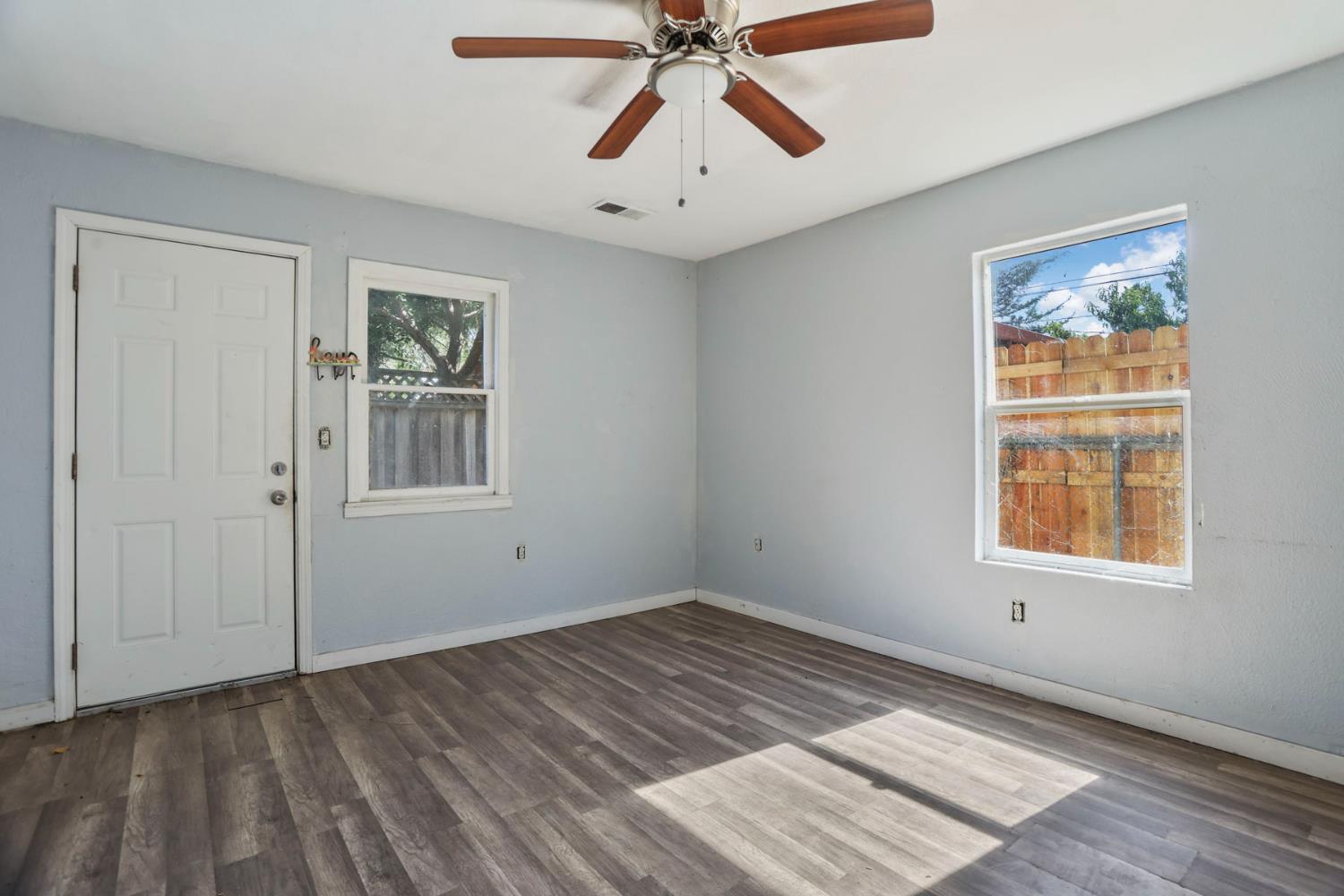 916 Elm Ave, Modesto, CA 95354