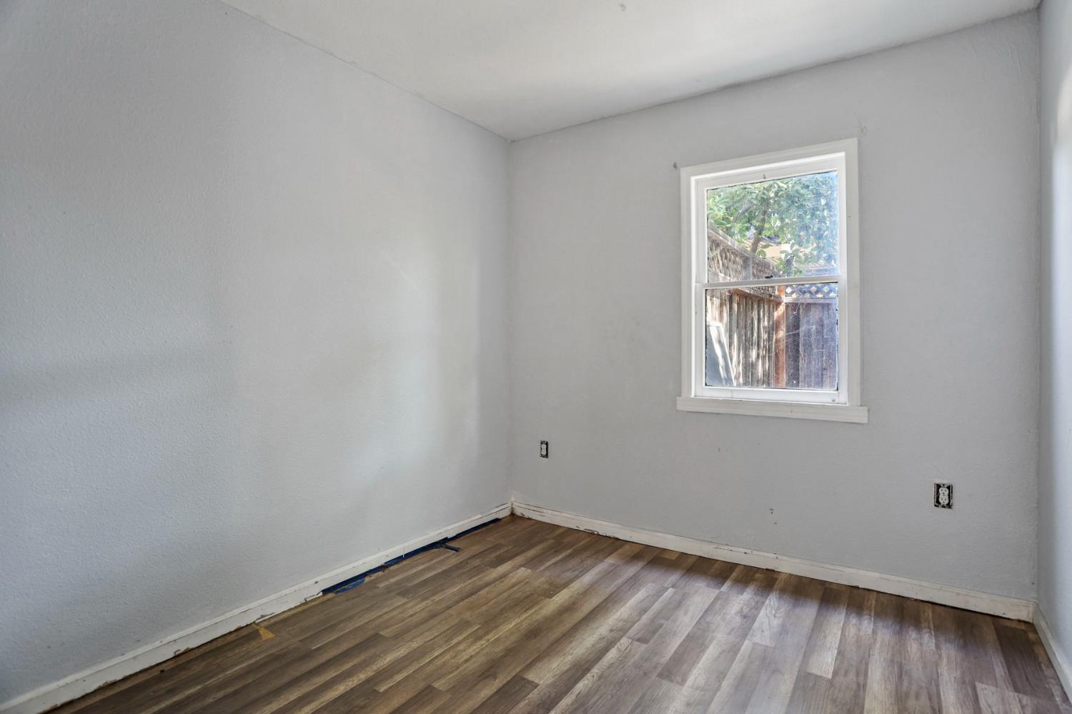 916 Elm Ave, Modesto, CA 95354