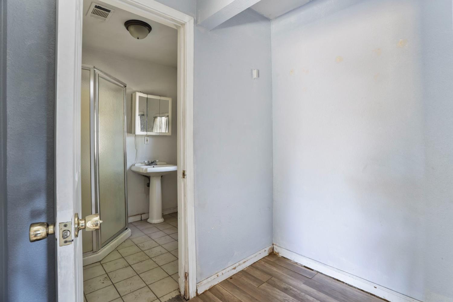 916 Elm Ave, Modesto, CA 95354