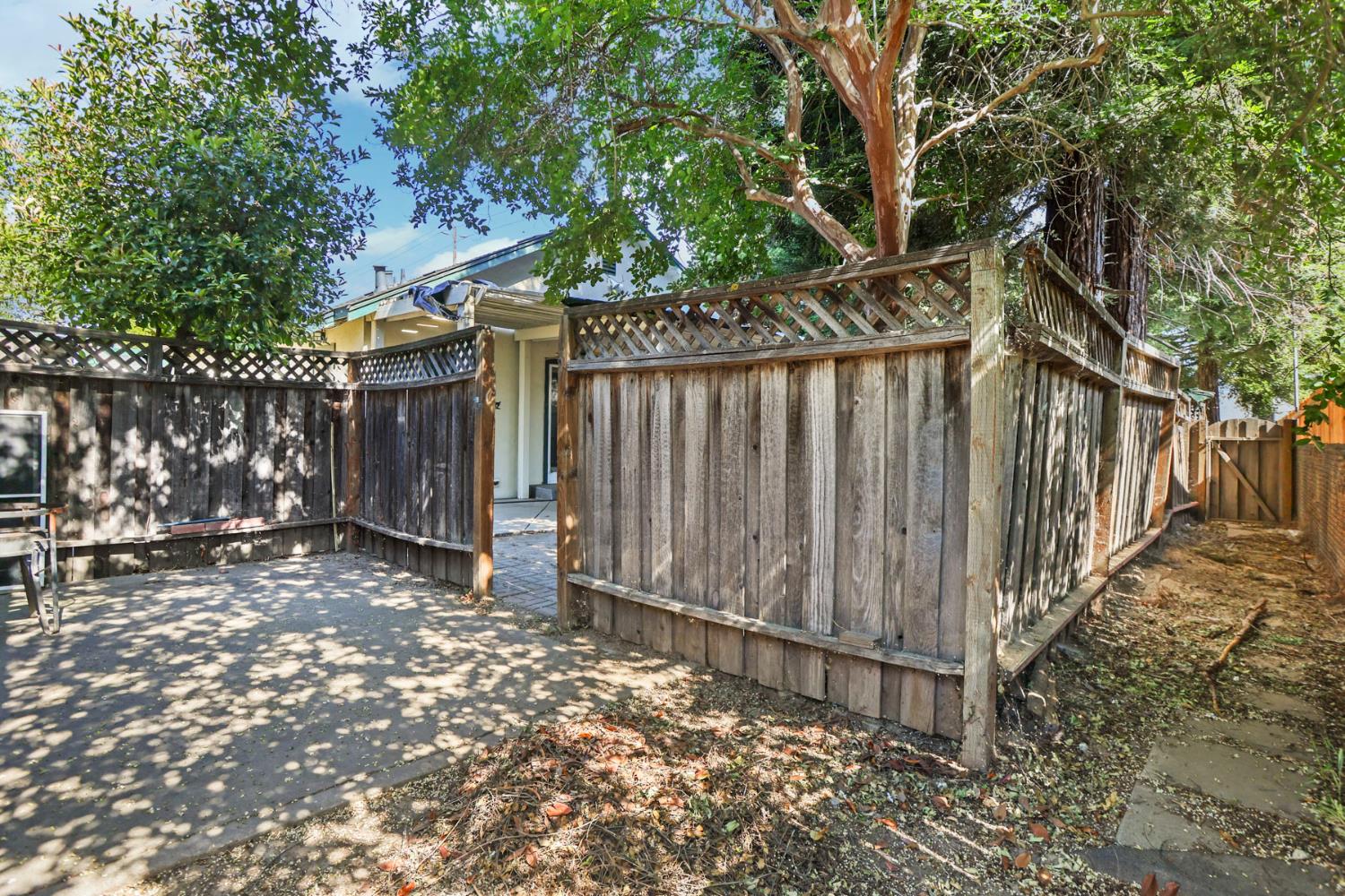 916 Elm Ave, Modesto, CA 95354