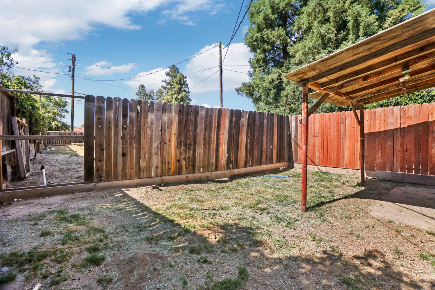 916 Elm Ave, Modesto, CA 95354