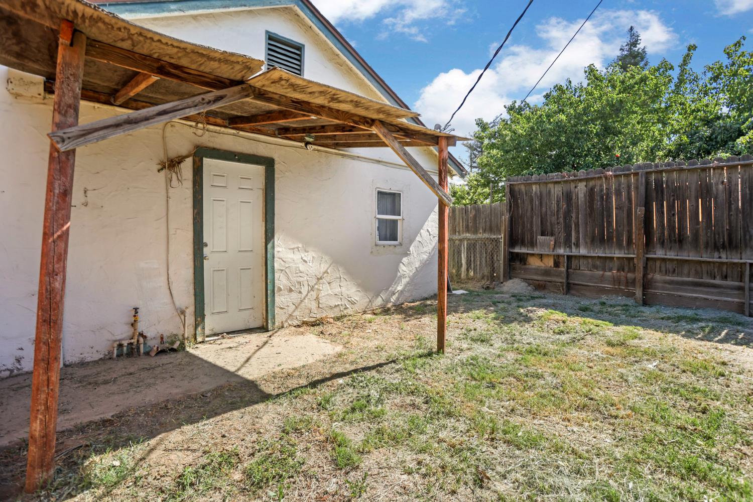 916 Elm Ave, Modesto, CA 95354