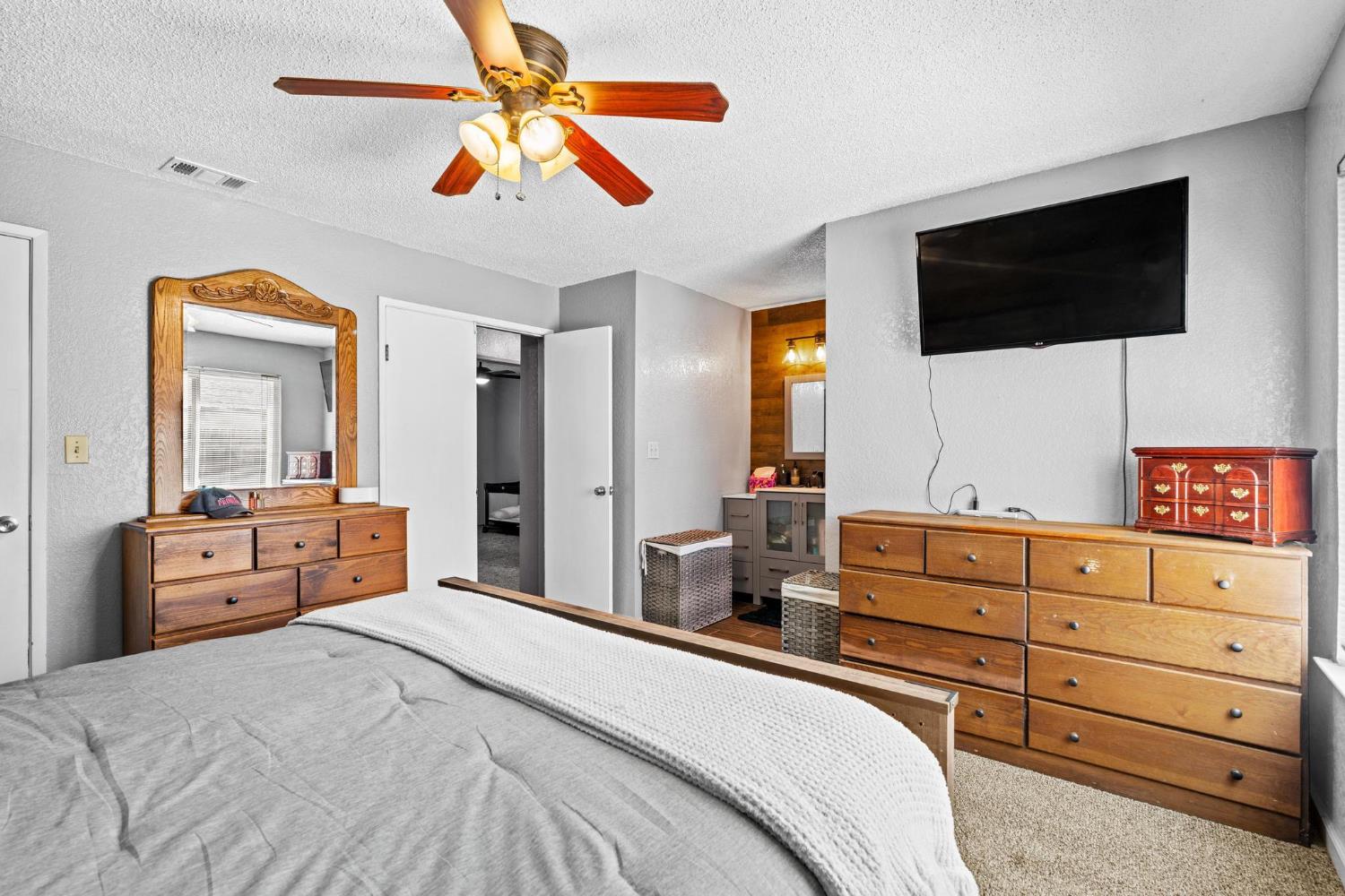 657 Gold St, Manteca, CA 95336