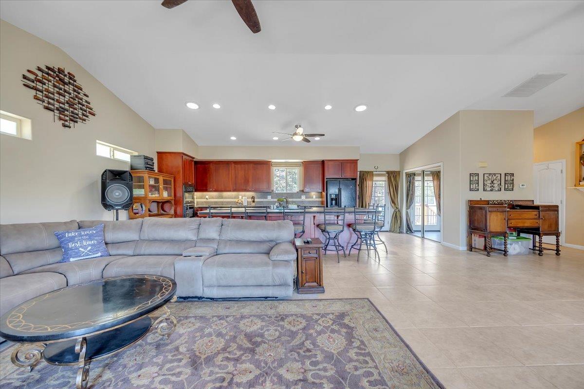 411 Sunrise Rd, Copperopolis, CA 95228