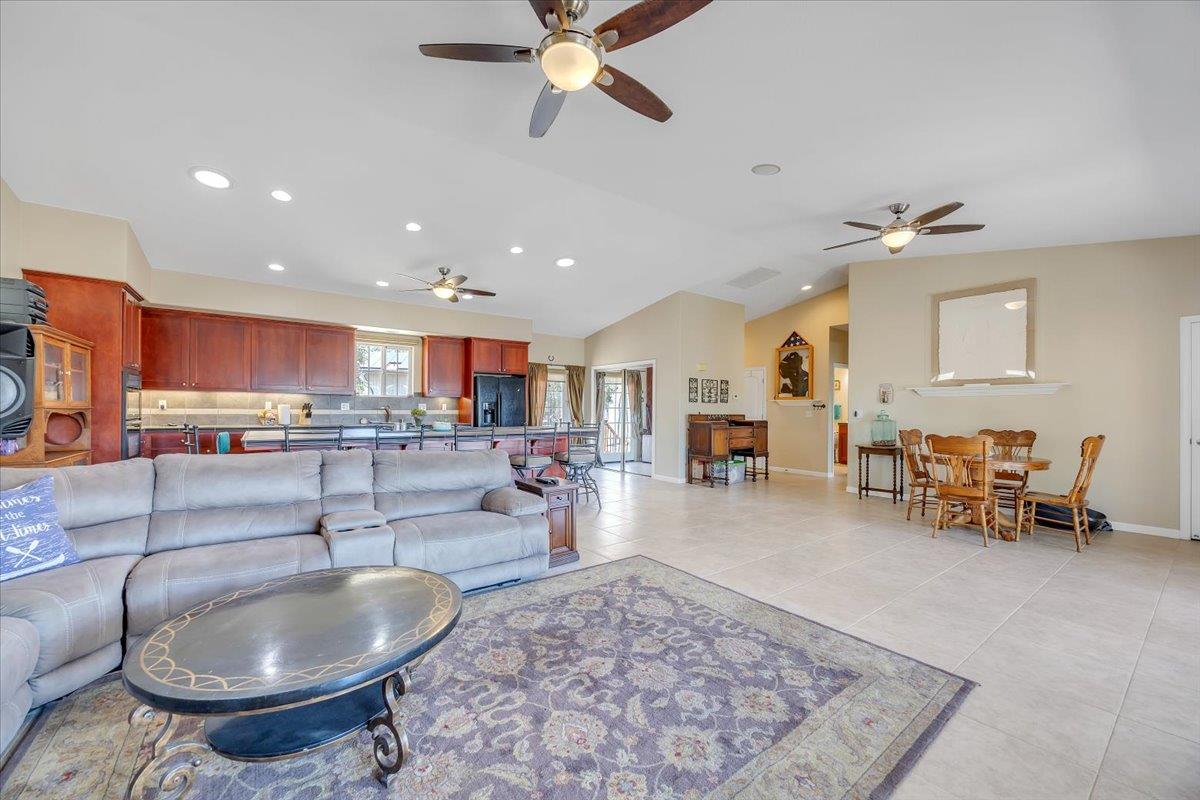 411 Sunrise Rd, Copperopolis, CA 95228
