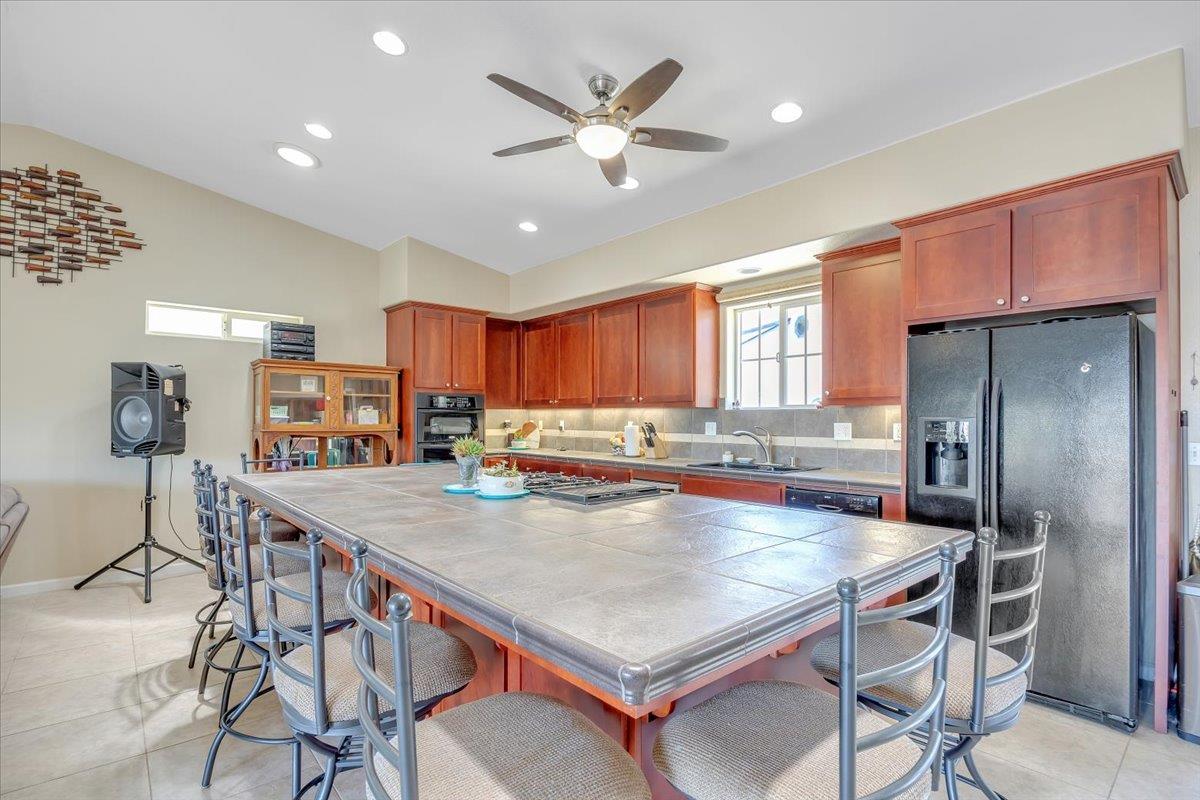 411 Sunrise Rd, Copperopolis, CA 95228