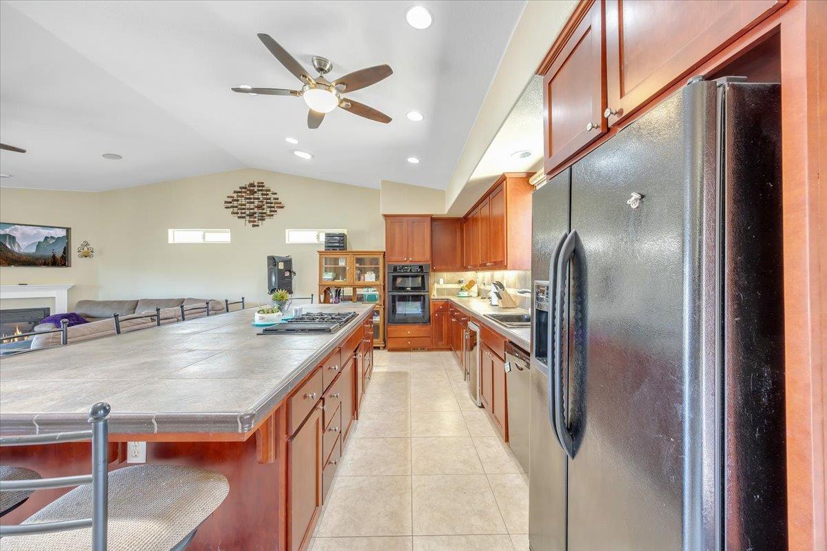 411 Sunrise Rd, Copperopolis, CA 95228