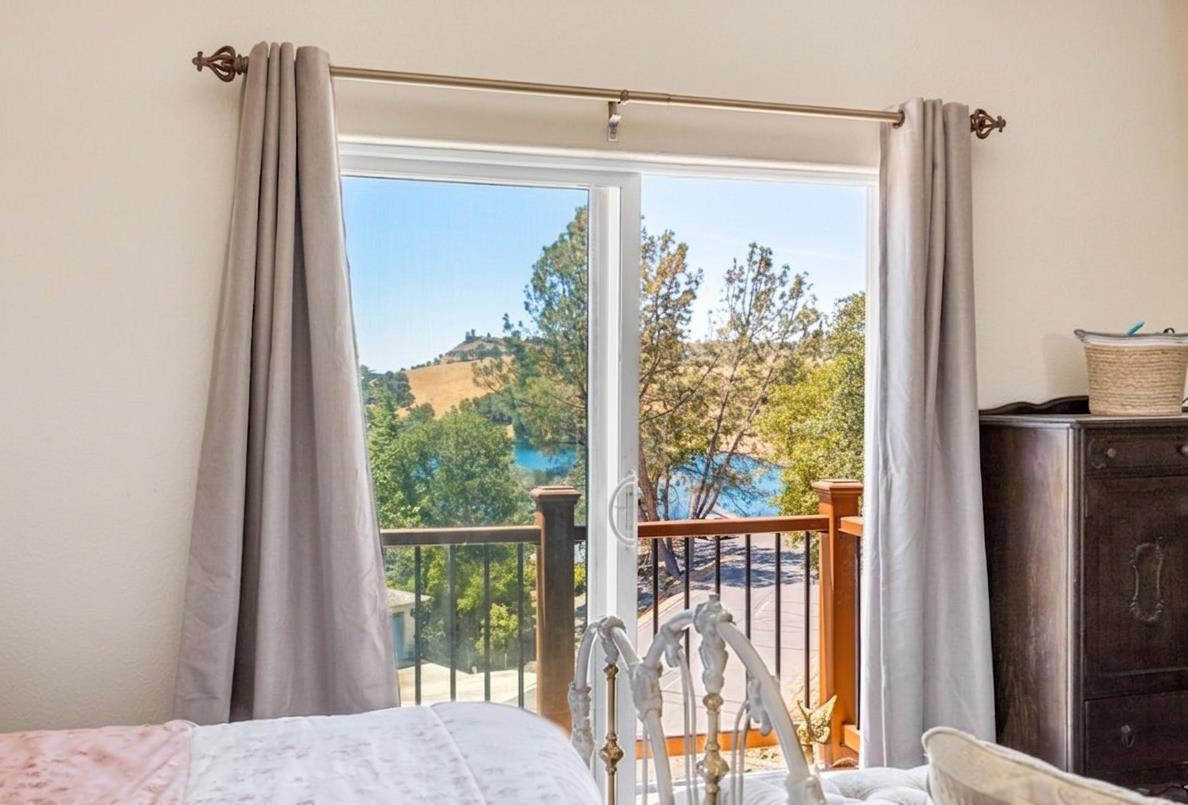 411 Sunrise Rd, Copperopolis, CA 95228