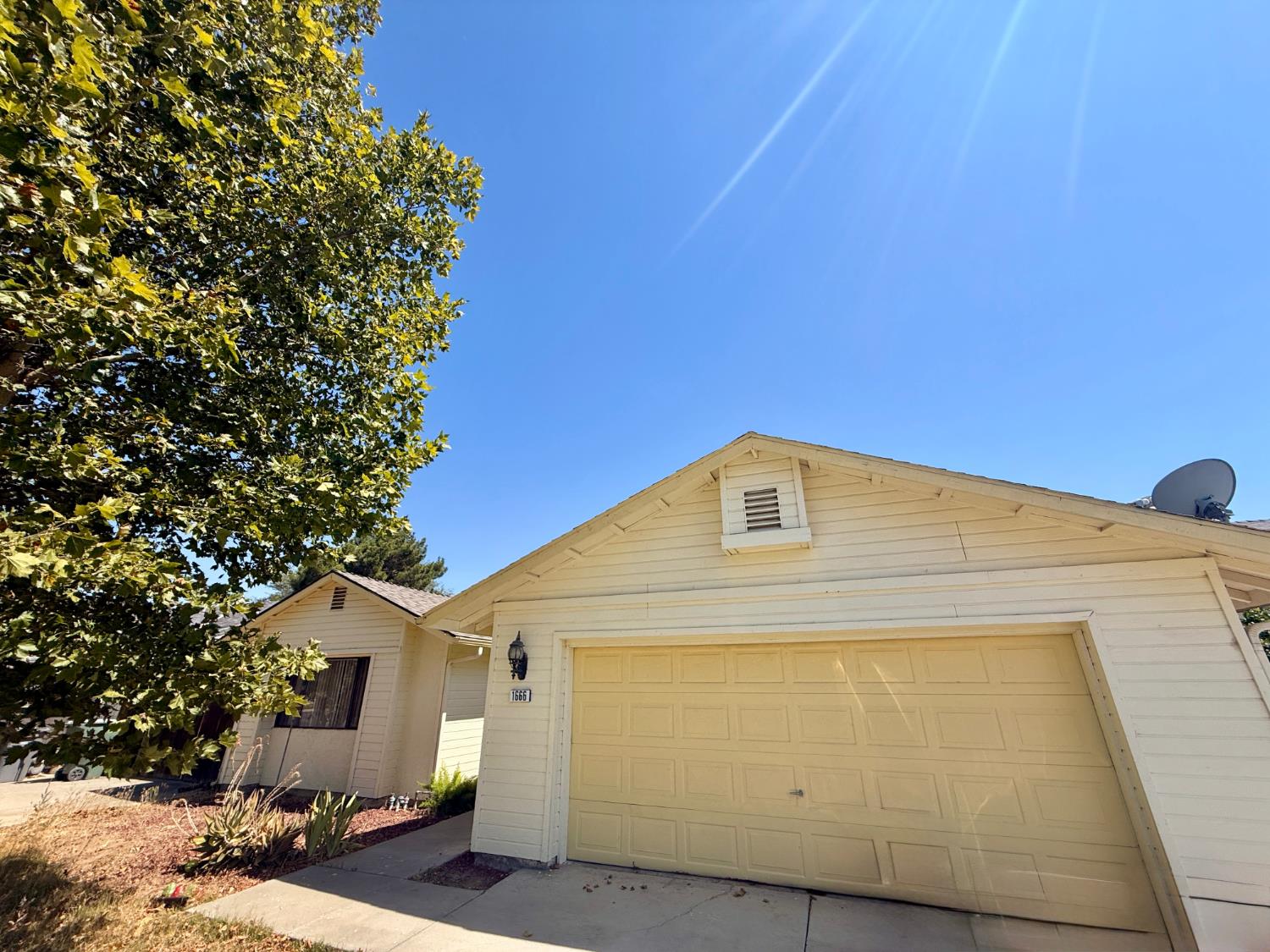 1666 Saltbrush Ave, Coalinga, CA 93210