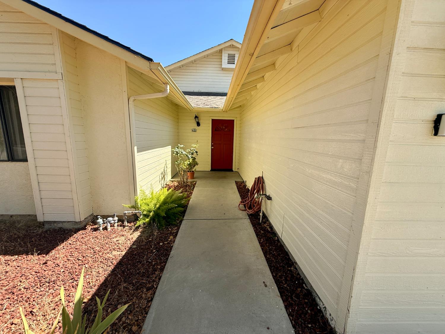 1666 Saltbrush Ave, Coalinga, CA 93210