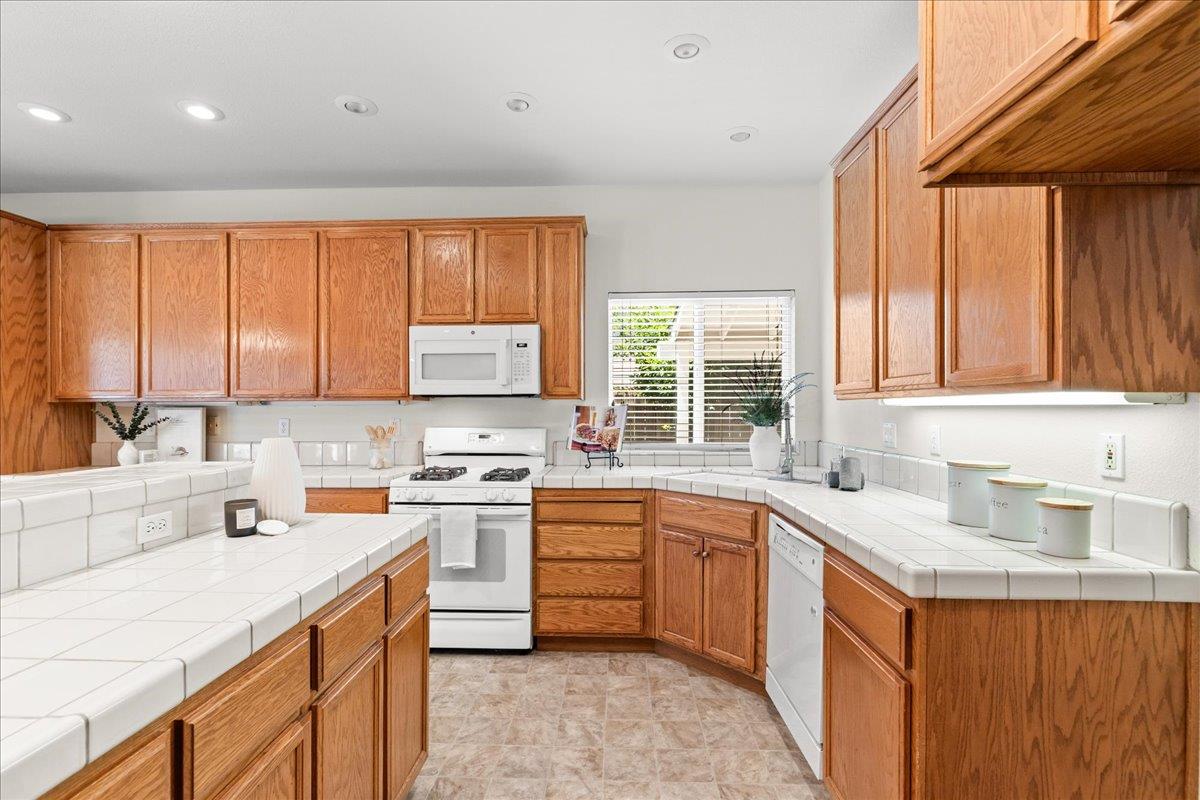 1109 Deitz Cir, Oakdale, CA 95361