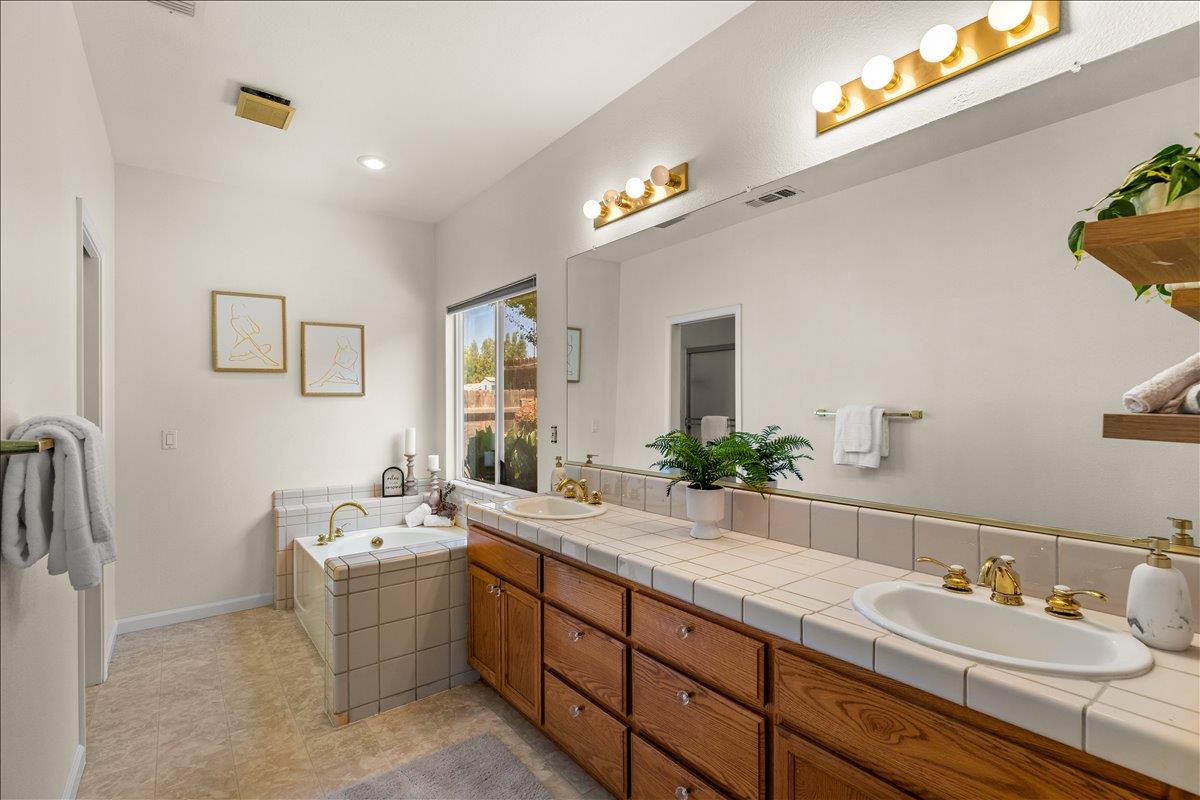 1109 Deitz Cir, Oakdale, CA 95361