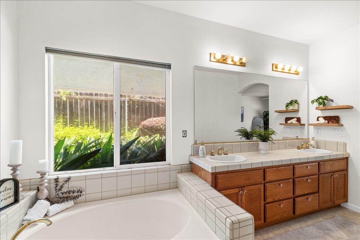 1109 Deitz Cir, Oakdale, CA 95361