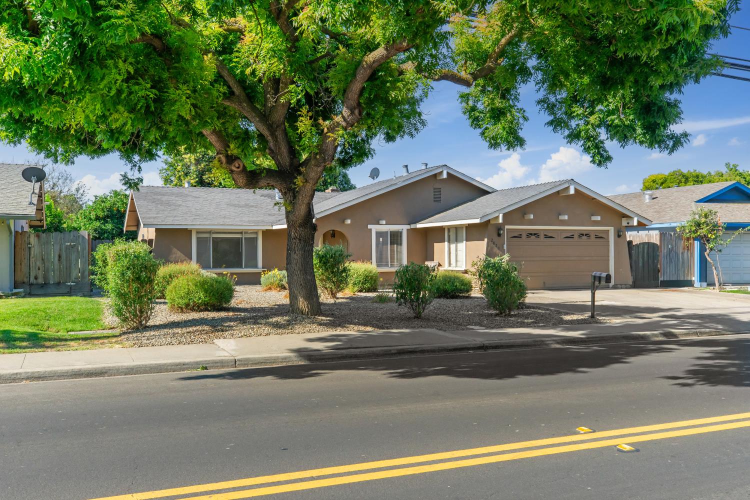 2820 E Orangeburg Ave, Modesto, CA 95355