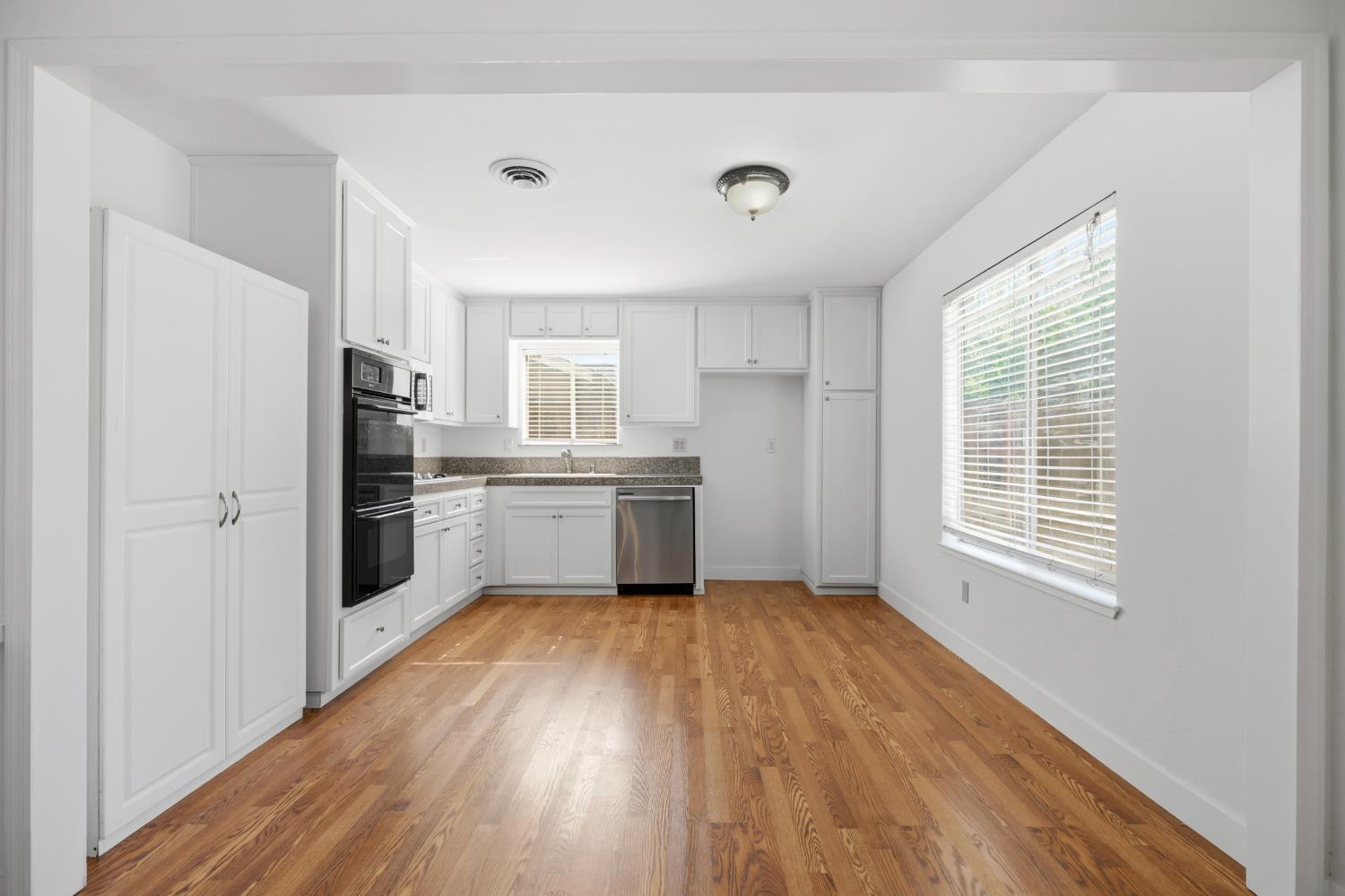 2820 E Orangeburg Ave, Modesto, CA 95355