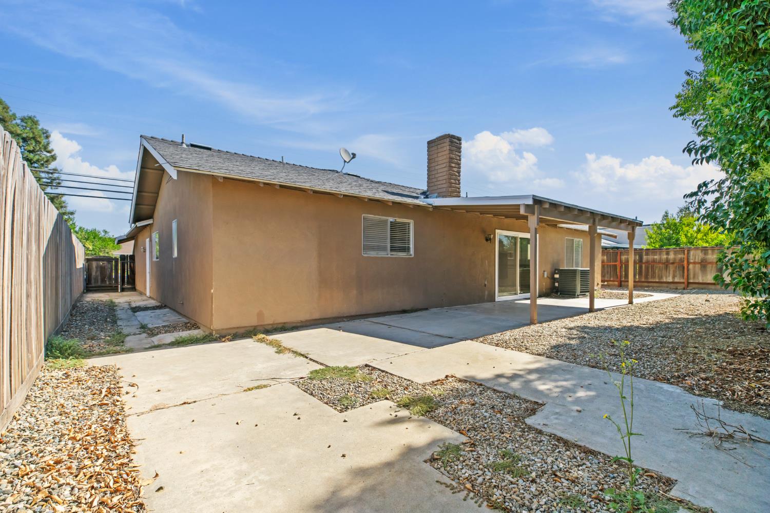 2820 E Orangeburg Ave, Modesto, CA 95355