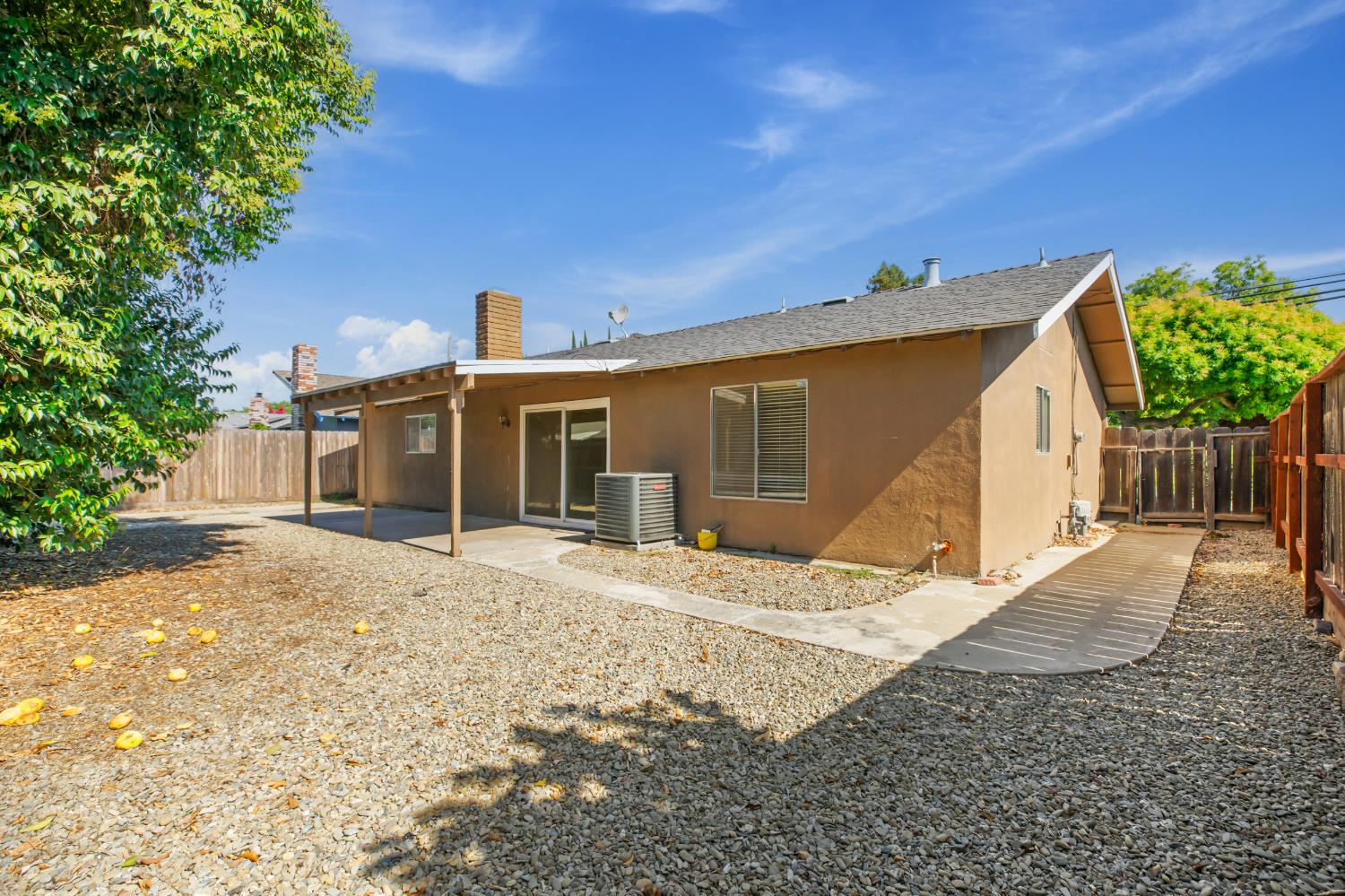 2820 E Orangeburg Ave, Modesto, CA 95355