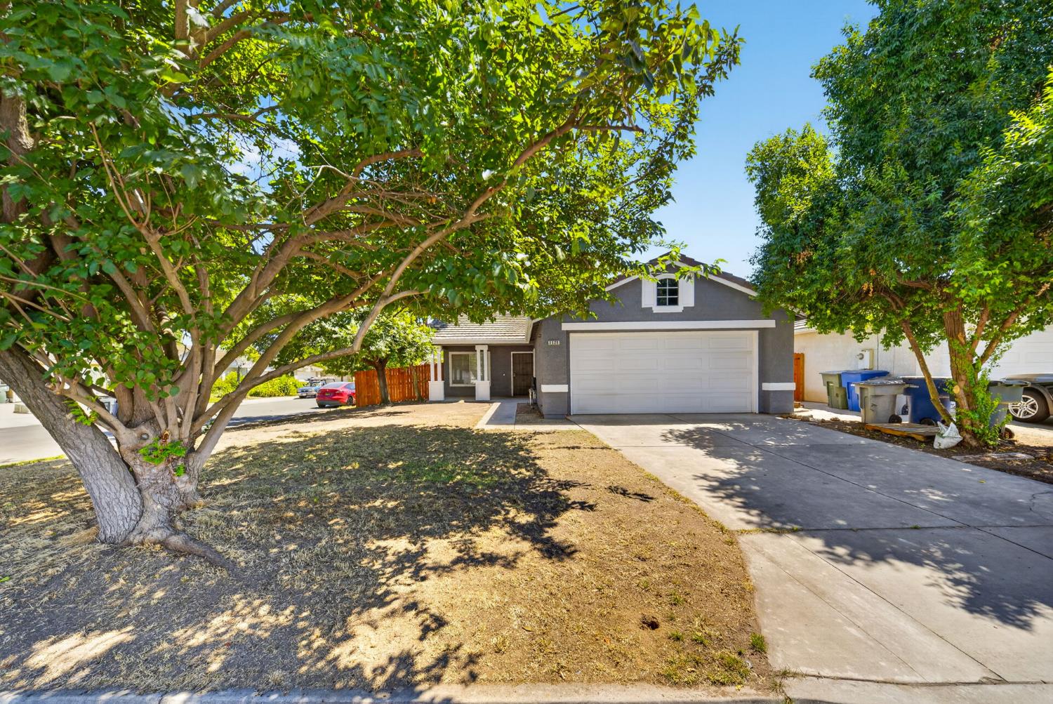 5529 W Norwich Ave, Fresno, CA 93722