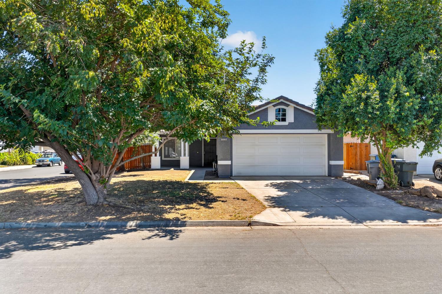 5529 W Norwich Ave, Fresno, CA 93722