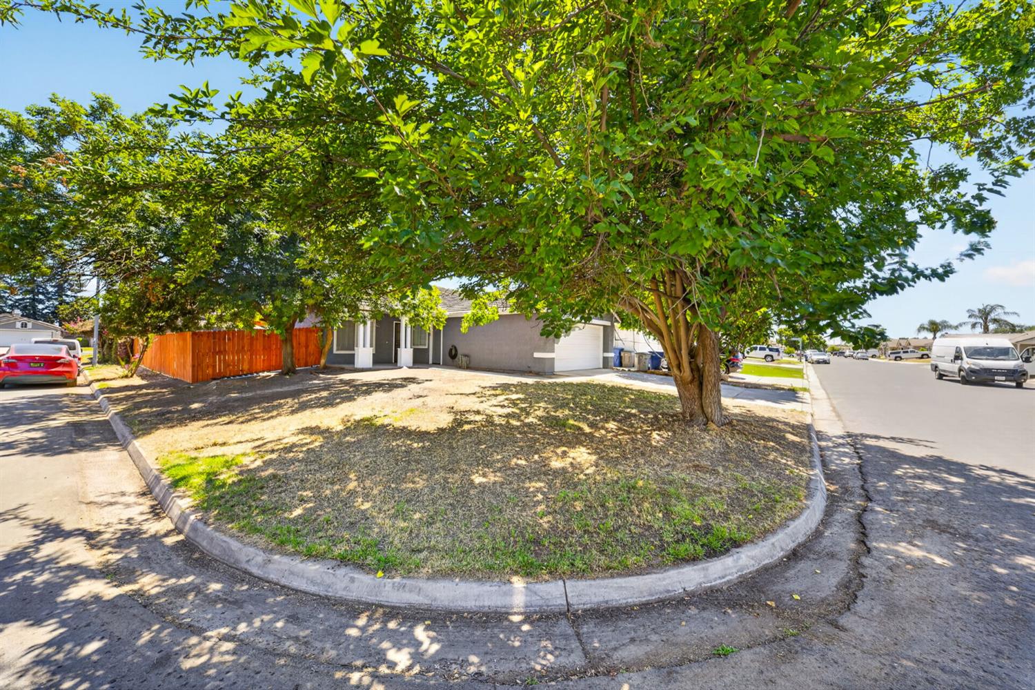 5529 W Norwich Ave, Fresno, CA 93722