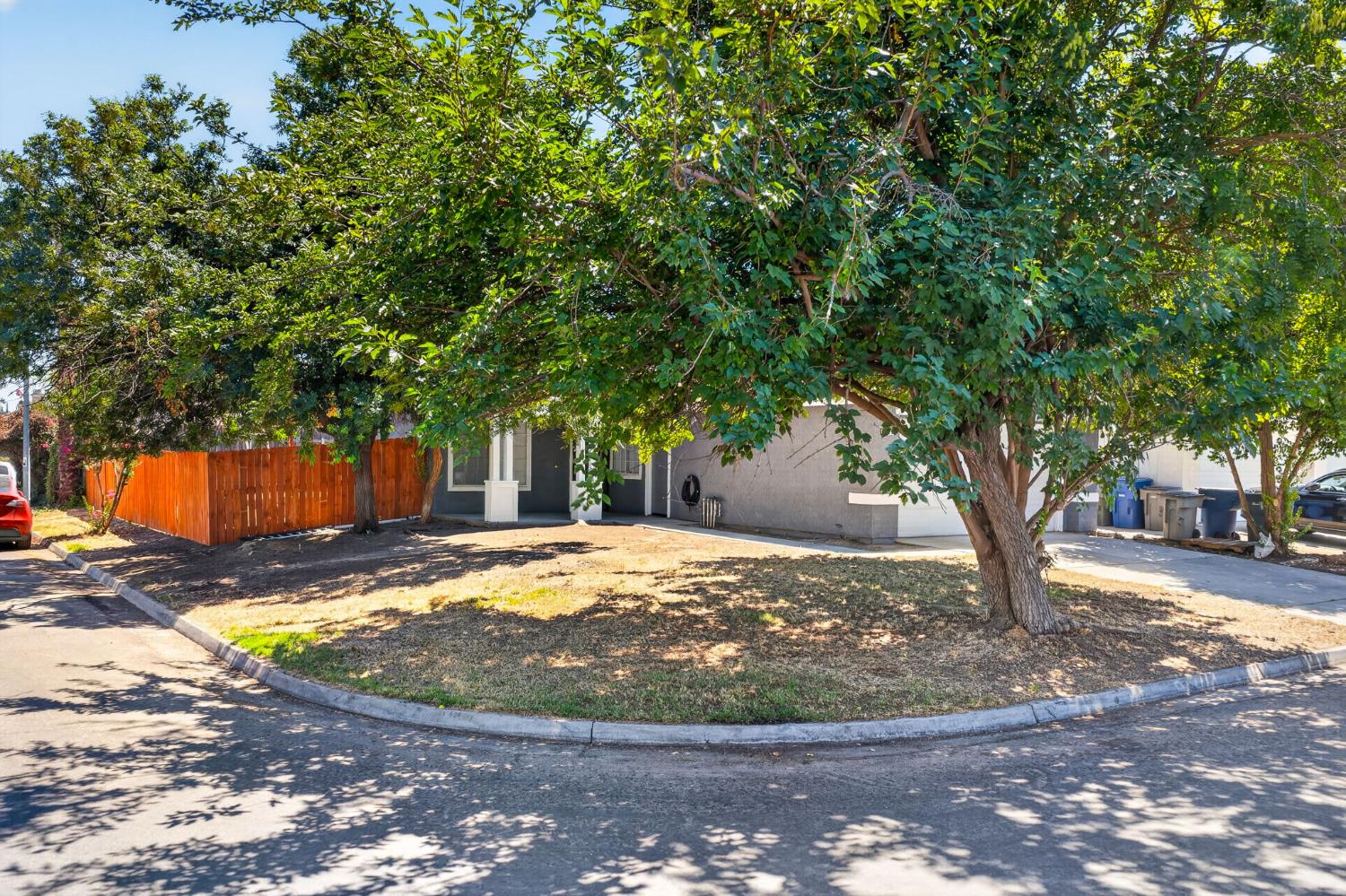 5529 W Norwich Ave, Fresno, CA 93722