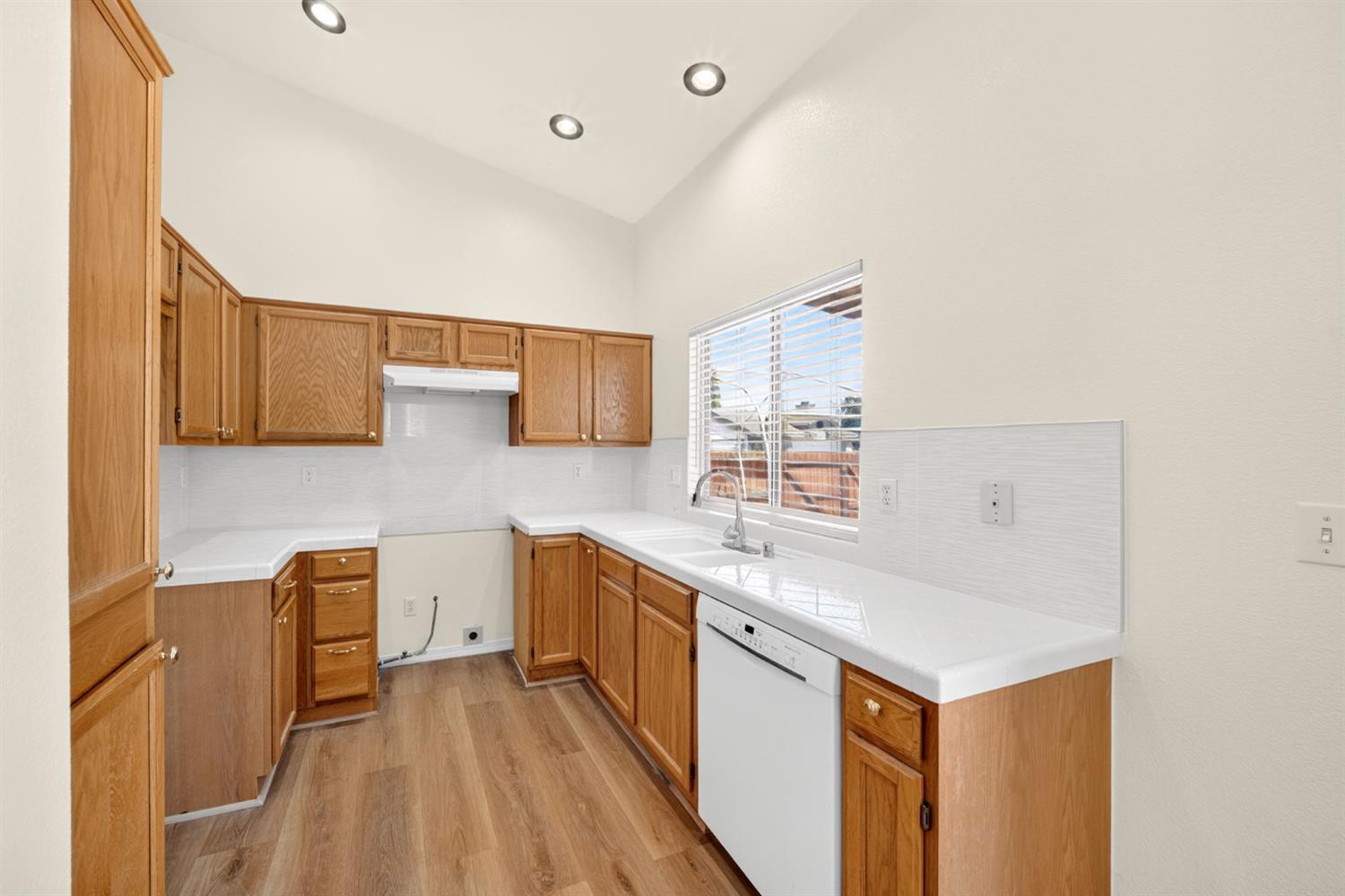 5529 W Norwich Ave, Fresno, CA 93722
