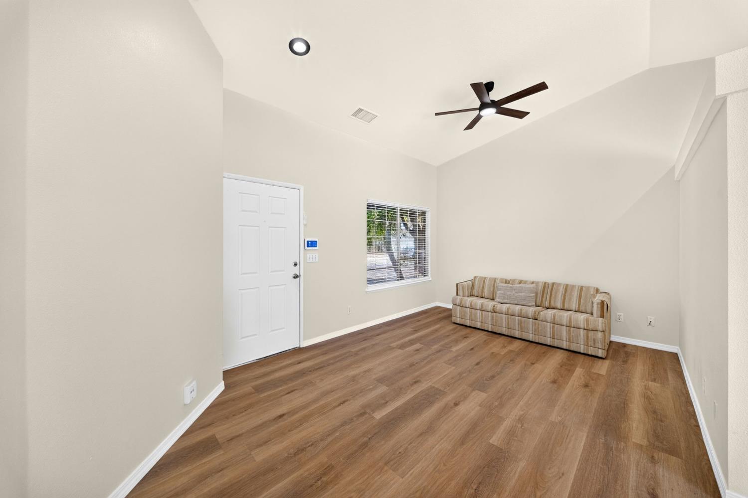 5529 W Norwich Ave, Fresno, CA 93722
