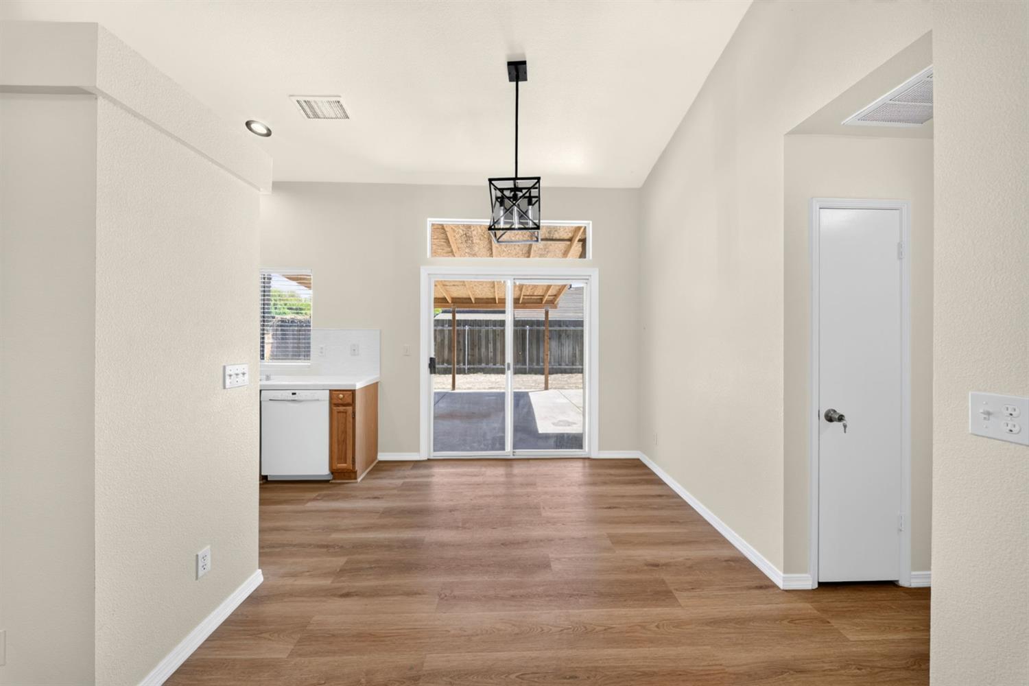 5529 W Norwich Ave, Fresno, CA 93722
