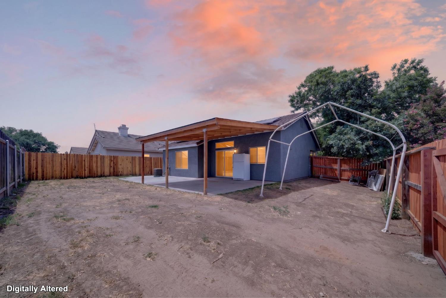 5529 W Norwich Ave, Fresno, CA 93722