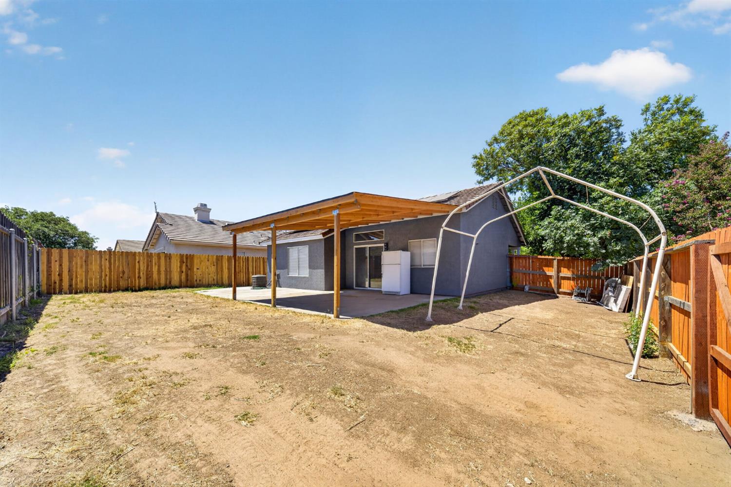 5529 W Norwich Ave, Fresno, CA 93722