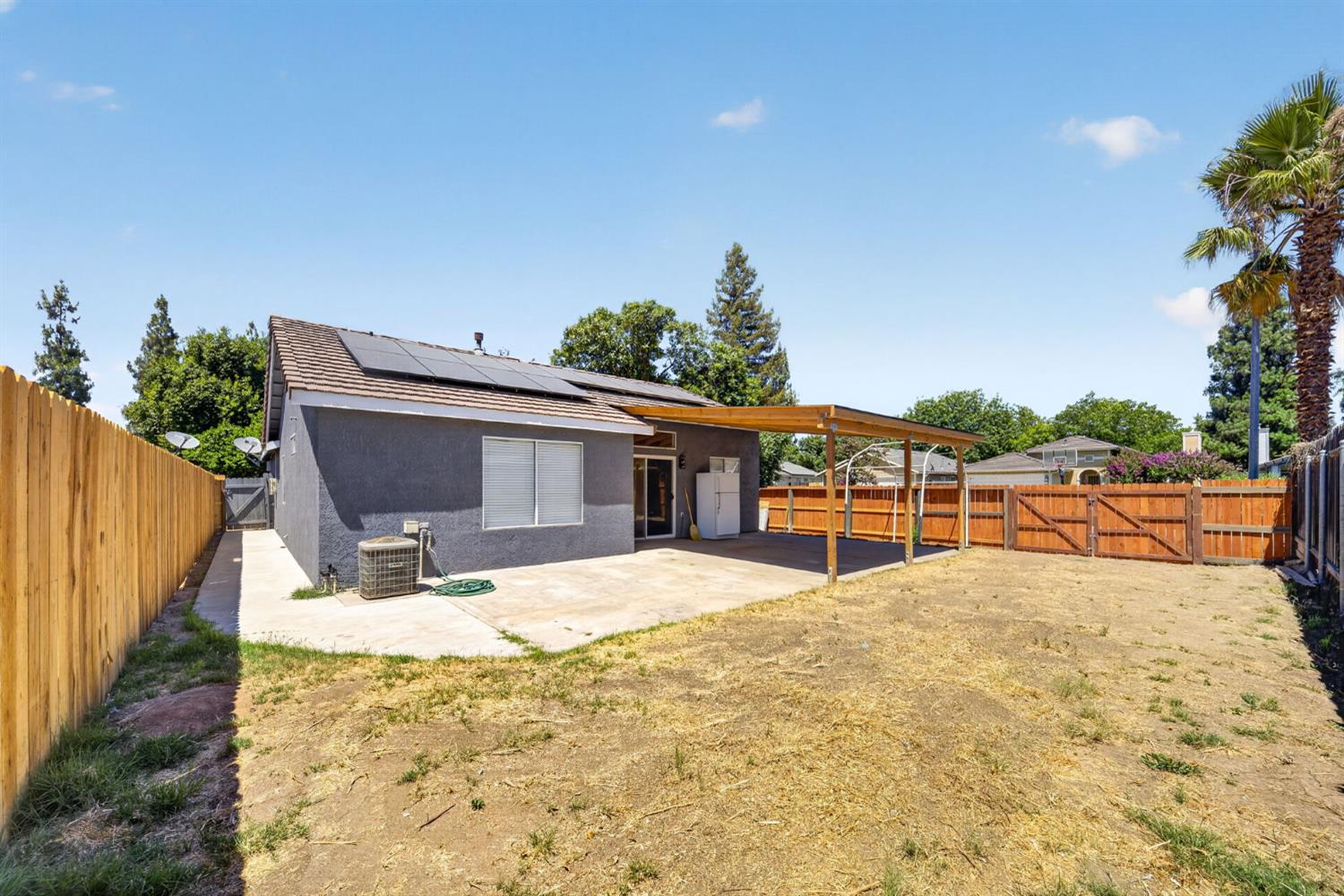 5529 W Norwich Ave, Fresno, CA 93722