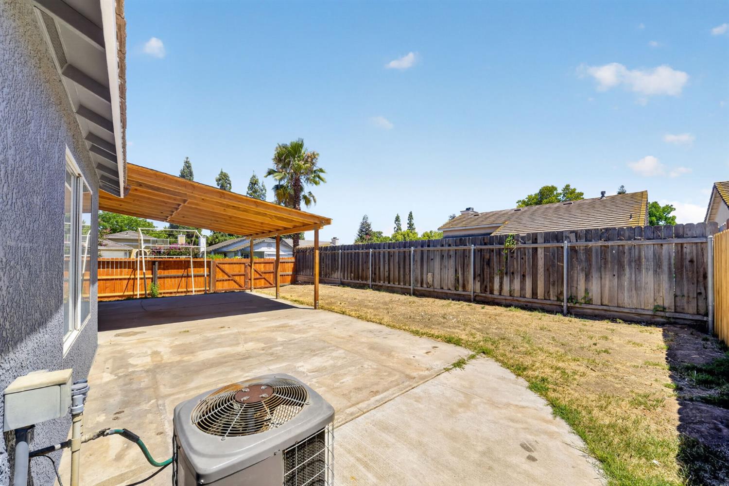 5529 W Norwich Ave, Fresno, CA 93722