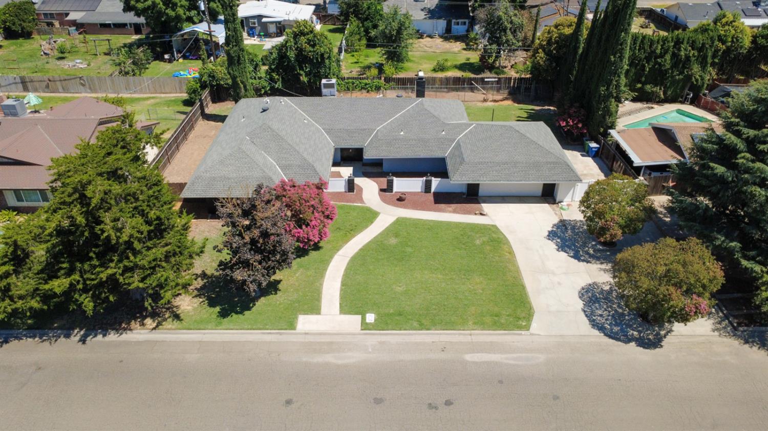 1011 Oregon Dr, Merced, CA 95340