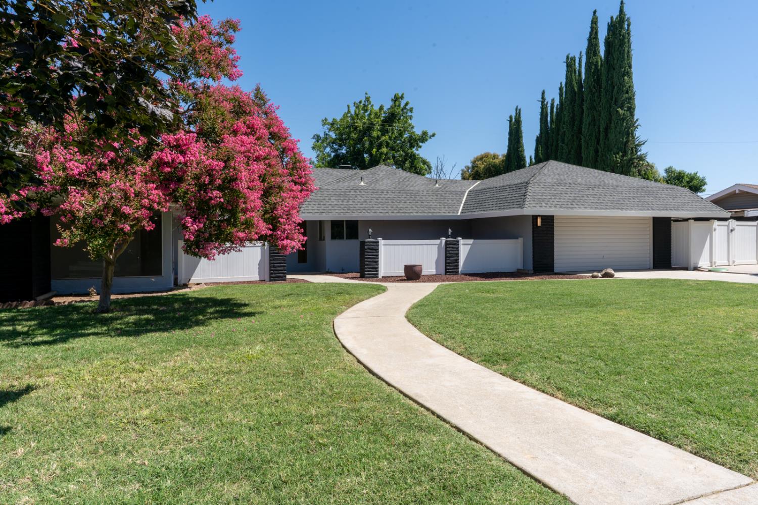 1011 Oregon Dr, Merced, CA 95340
