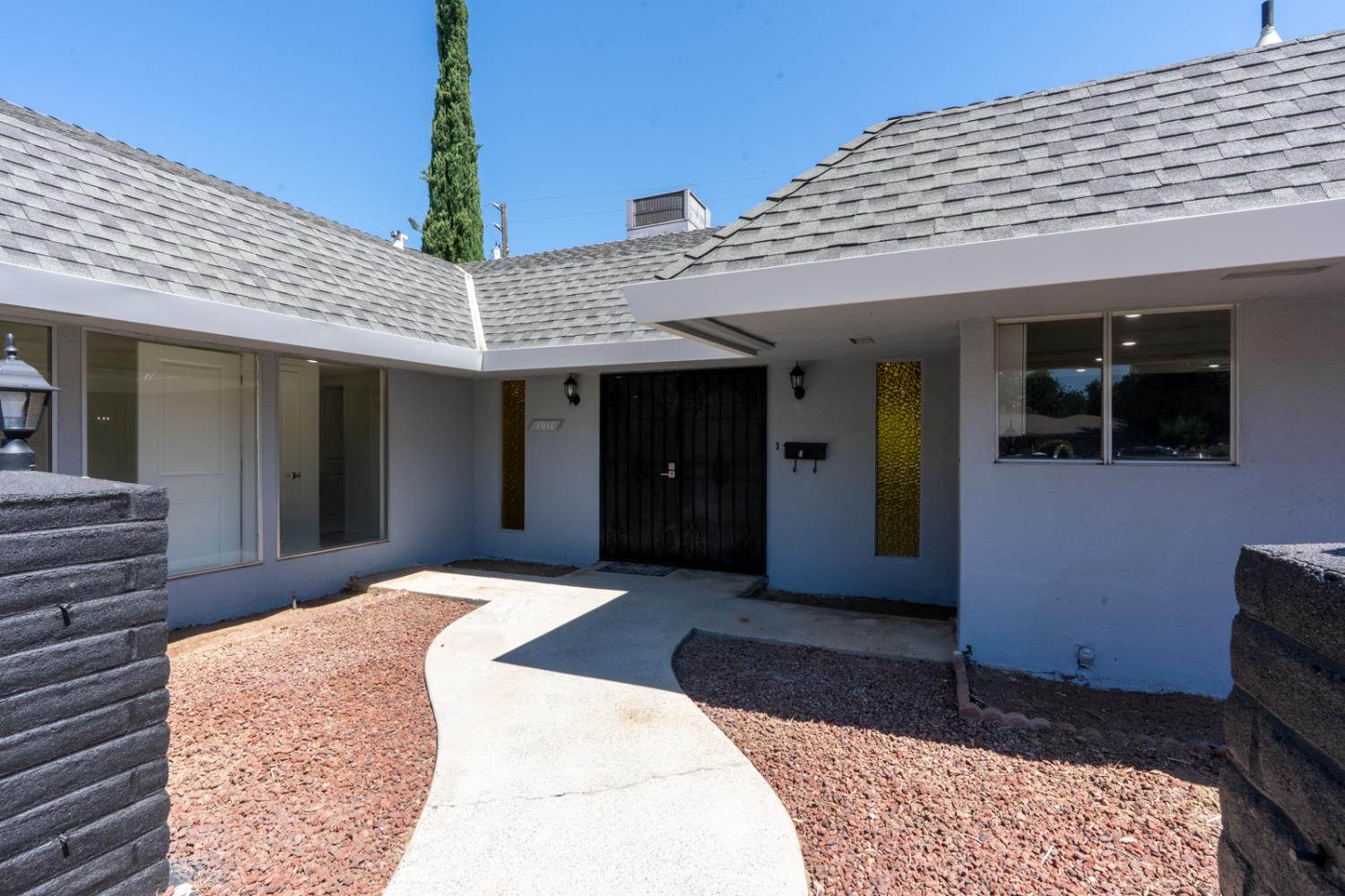 1011 Oregon Dr, Merced, CA 95340